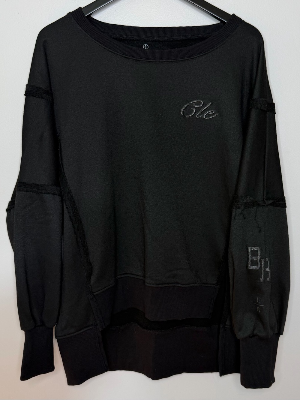 Emily Roggenburk X Cleveland Cavaliers Black Womenβs Crewneck XXL